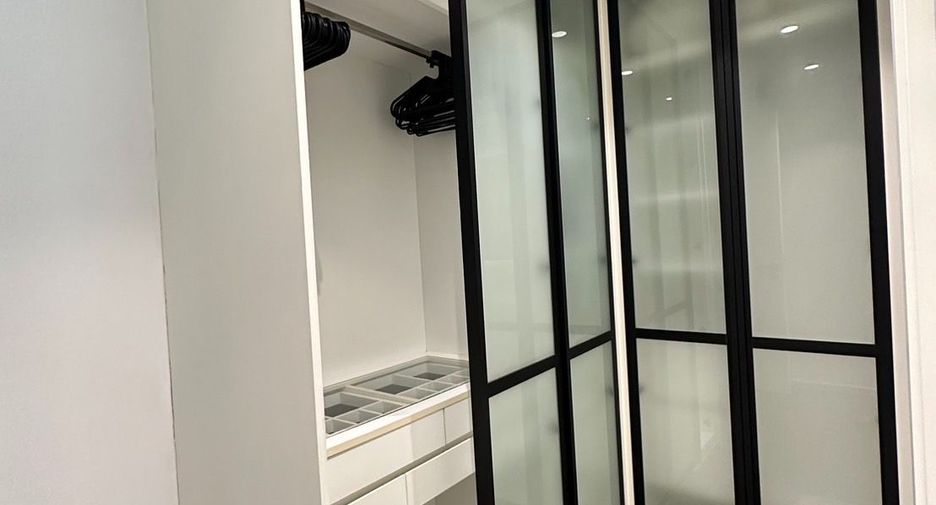 Wohnung zur Miete mit 2 Zimmer in Khlong Toei, Bangkok
