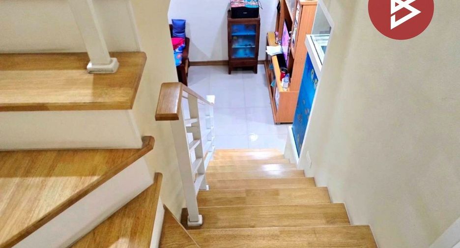 Casa adosada en venta de 4 habitaciones en Bang Khae, Bangkok