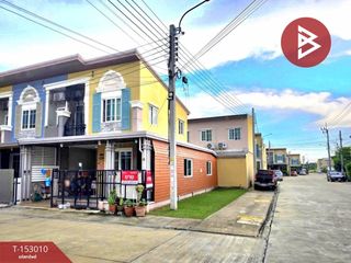 Casa adosada en venta de 4 habitaciones en Bang Khae, Bangkok