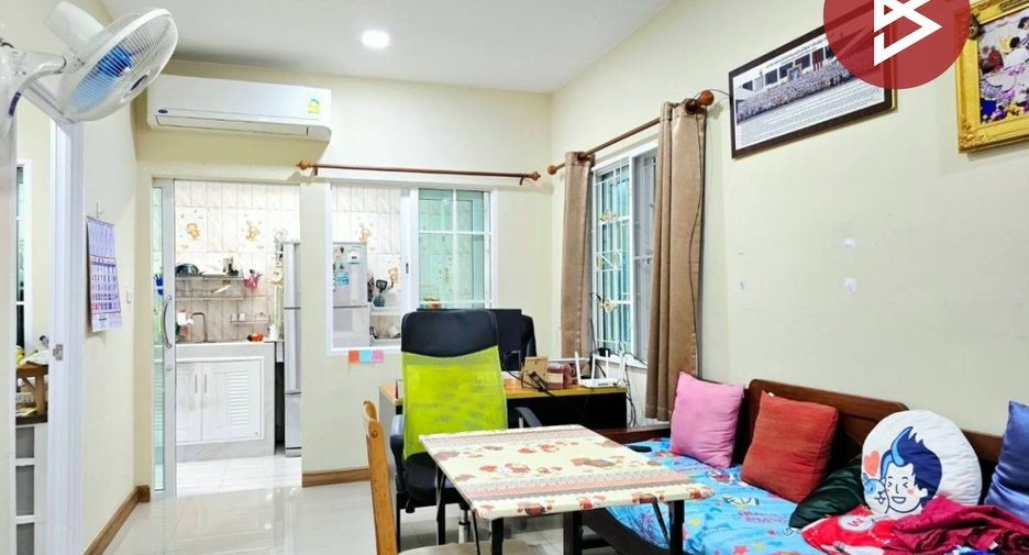 Casa adosada en venta de 4 habitaciones en Bang Khae, Bangkok