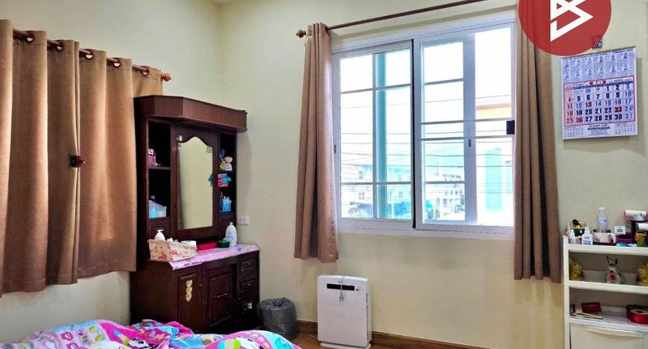 Casa adosada en venta de 4 habitaciones en Bang Khae, Bangkok