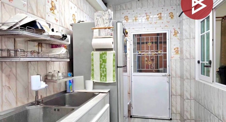 Casa adosada en venta de 4 habitaciones en Bang Khae, Bangkok