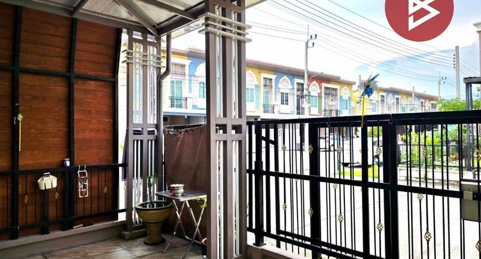 Casa adosada en venta de 4 habitaciones en Bang Khae, Bangkok