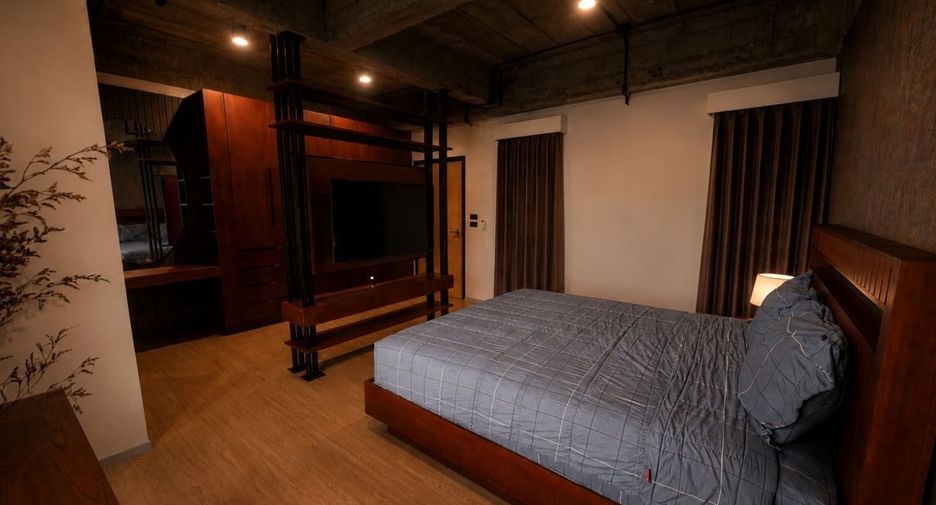 For rent 4 bedrooms retail Space in Mueang Samut Prakan, Samut Prakan