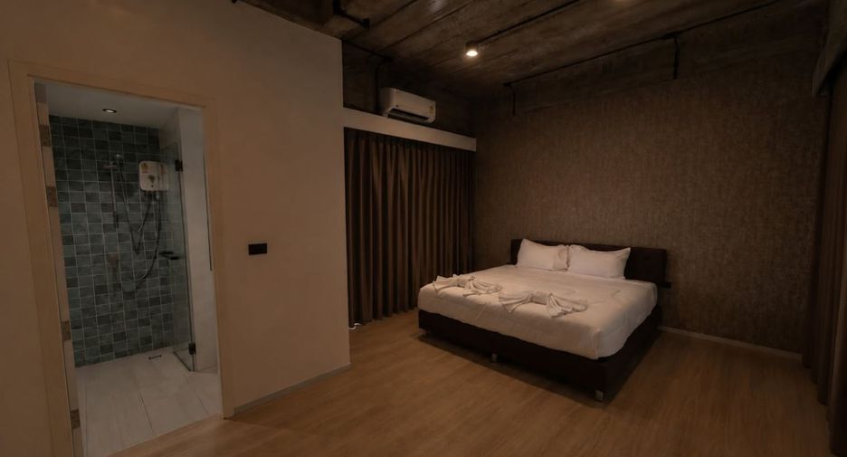 For rent 4 bedrooms retail Space in Mueang Samut Prakan, Samut Prakan