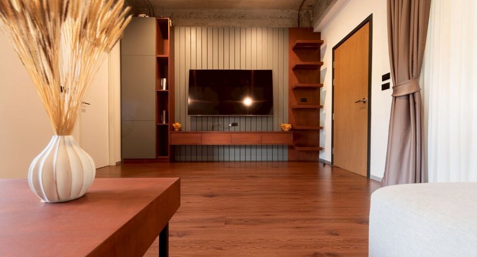 For rent 4 bedrooms retail Space in Mueang Samut Prakan, Samut Prakan