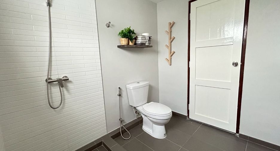 For rent 3 bedrooms house in Phra Khanong, Bangkok