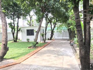For rent 3 bedrooms house in Phra Khanong, Bangkok