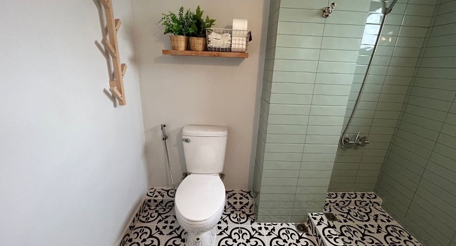 For rent 3 bedrooms house in Phra Khanong, Bangkok