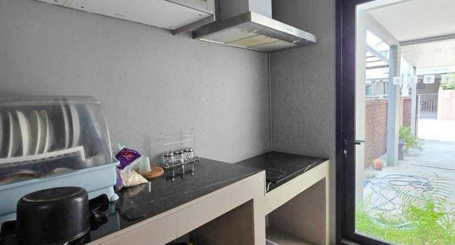 For sale 3 bedrooms house in Mueang Pathum Thani, Pathum Thani