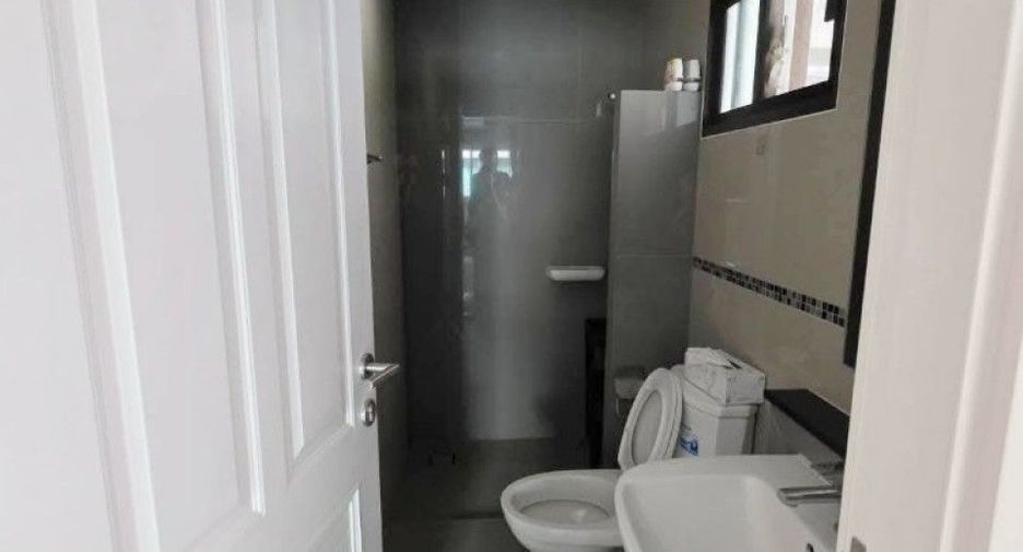 For sale 3 bedrooms house in Mueang Pathum Thani, Pathum Thani