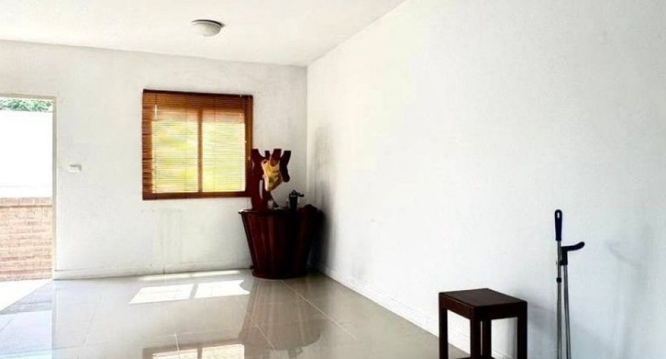 À vendre 3 chambres maison de ville à Bang Bo, Samut Prakan