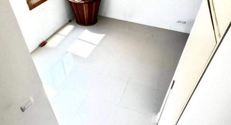 À vendre 3 chambres maison de ville à Bang Bo, Samut Prakan