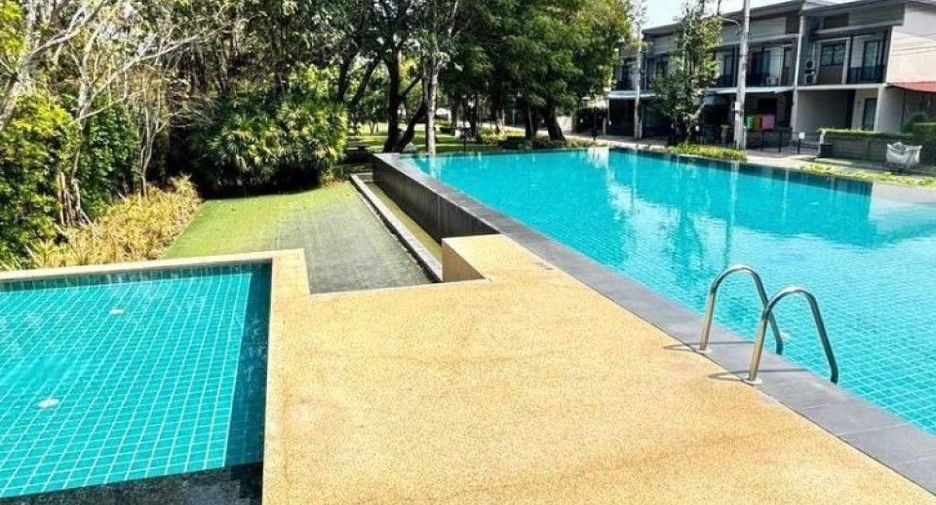 À vendre 3 chambres maison de ville à Bang Bo, Samut Prakan