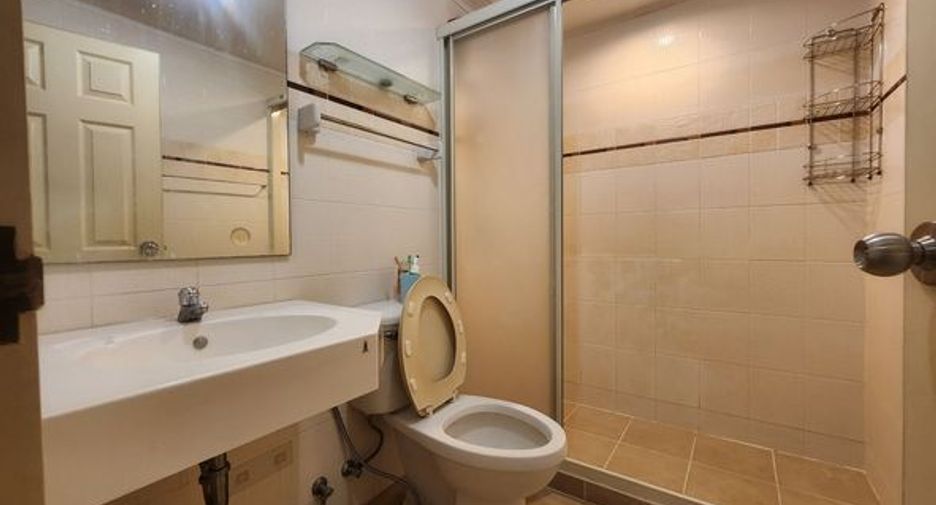 À louer 2 chambres condo à Thon Buri, Bangkok