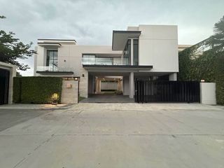 For rent 4 bedrooms house in Bang Khen, Bangkok