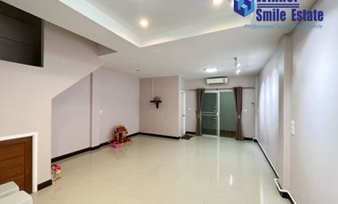 For rent 3 bedrooms townhouse in Bang Khun Thian, Bangkok