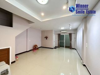 For rent 3 bedrooms townhouse in Bang Khun Thian, Bangkok