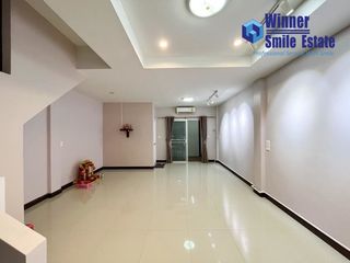 For rent 3 bedrooms townhouse in Bang Khun Thian, Bangkok