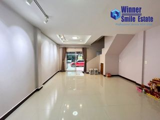 For rent 3 bedrooms townhouse in Bang Khun Thian, Bangkok