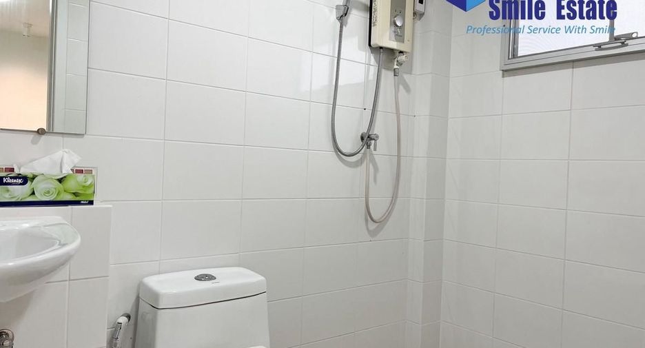 For rent 3 bedrooms townhouse in Bang Khun Thian, Bangkok