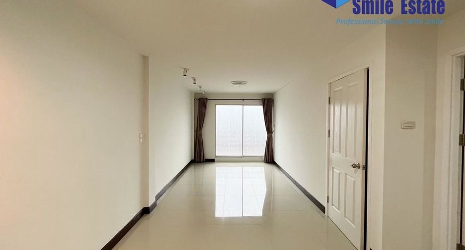 For rent 3 bedrooms townhouse in Bang Khun Thian, Bangkok
