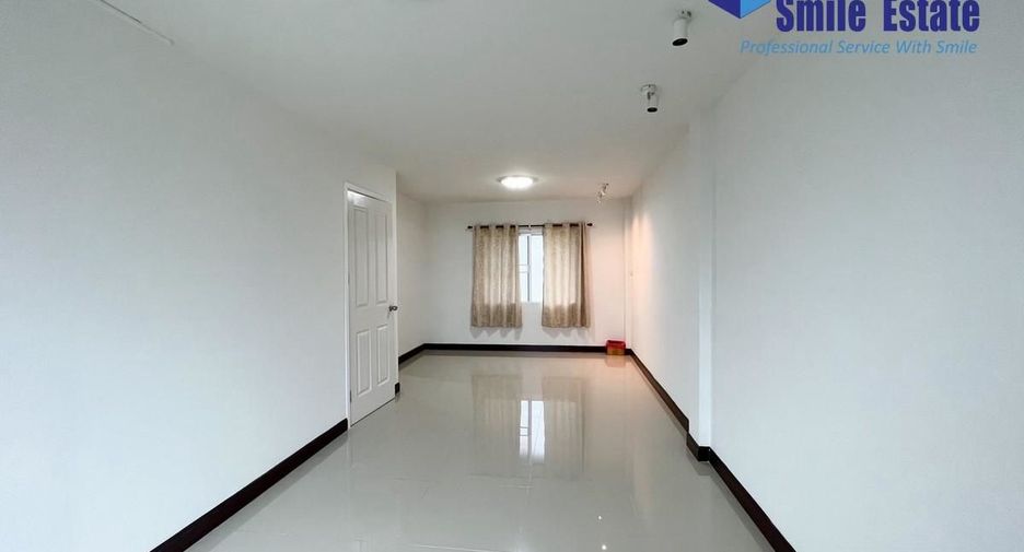 For rent 3 bedrooms townhouse in Bang Khun Thian, Bangkok