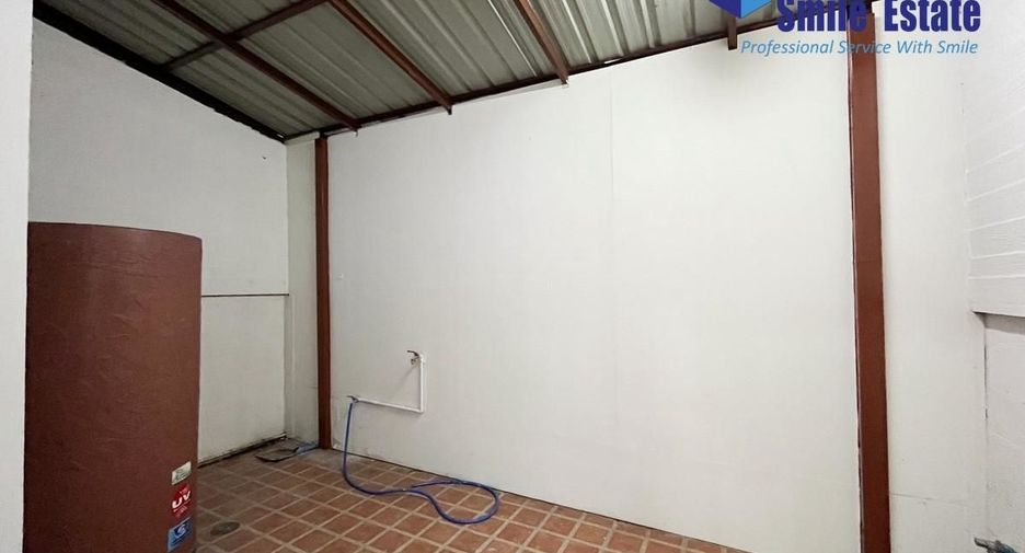 For rent 3 bedrooms townhouse in Bang Khun Thian, Bangkok