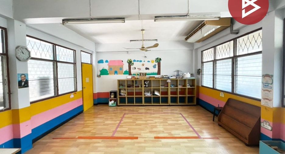 Terreno en alquiler y en venta en Bang Phlat, Bangkok