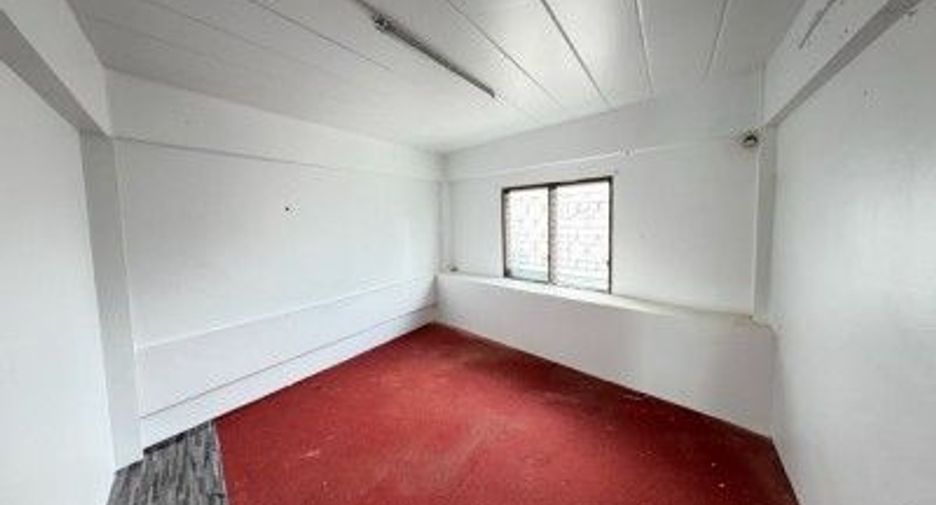 Local comercial en venta de 2 habitaciones en Nong Chok, Bangkok