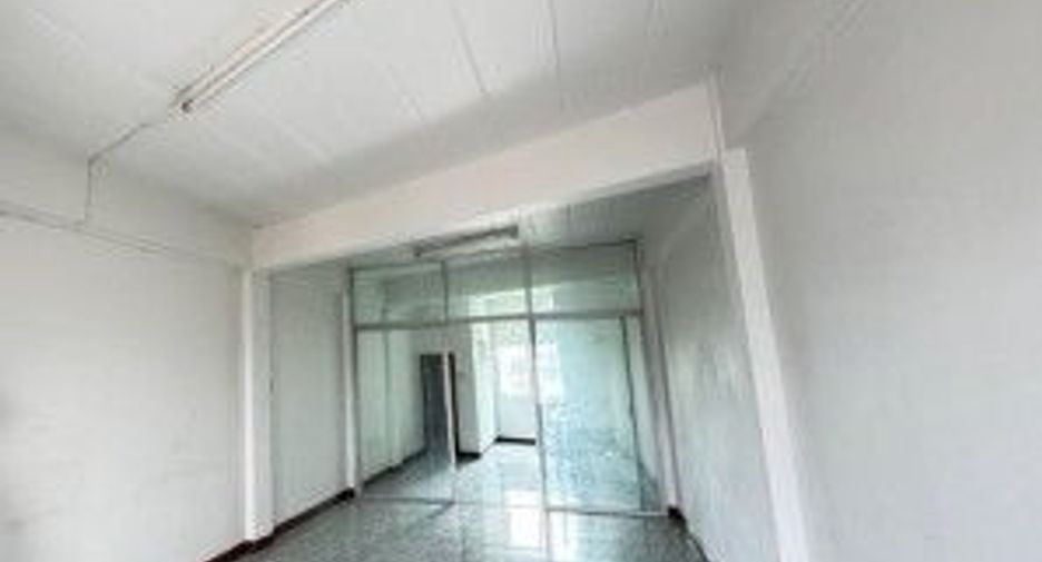 Local comercial en venta de 2 habitaciones en Nong Chok, Bangkok