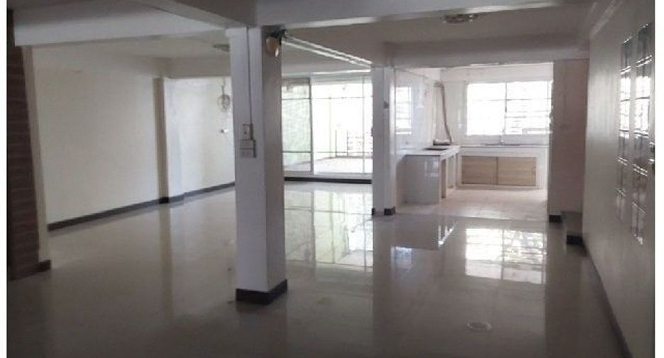 For sale 5 bedrooms retail Space in Phasi Charoen, Bangkok