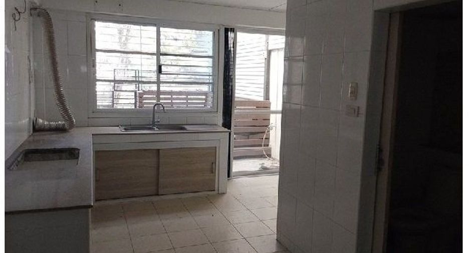 For sale 5 bedrooms retail Space in Phasi Charoen, Bangkok