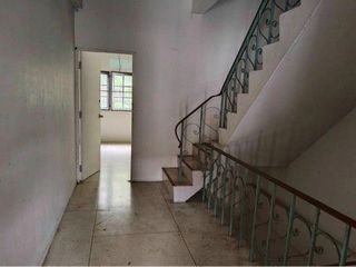 Local comercial en venta de 4 habitaciones en Taling Chan, Bangkok