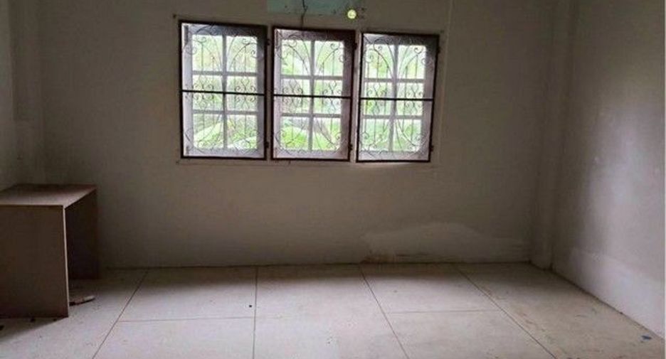 Local comercial en venta de 4 habitaciones en Taling Chan, Bangkok