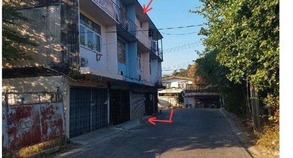 Local comercial en venta de 4 habitaciones en Bang Phlat, Bangkok