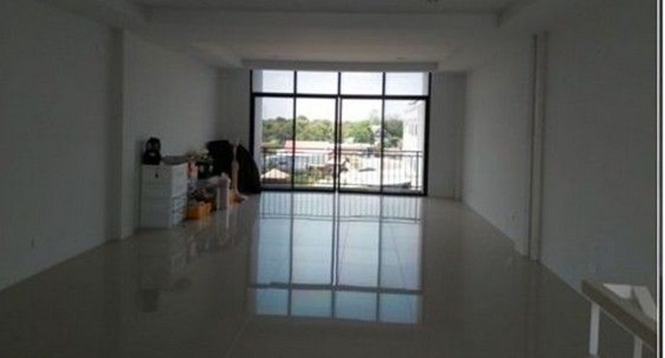 Local comercial en venta de 3 habitaciones en Thung Khru, Bangkok