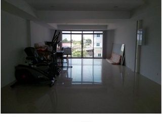 Local comercial en venta de 3 habitaciones en Thung Khru, Bangkok