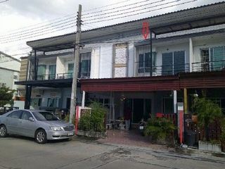 Local comercial en venta de 4 habitaciones en Khlong Sam Wa, Bangkok