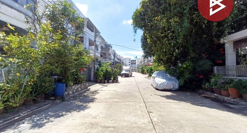 For sale 4 bedrooms house in Bang Khun Thian, Bangkok