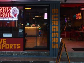 Local comercial en alquiler y en venta en Phra Khanong, Bangkok