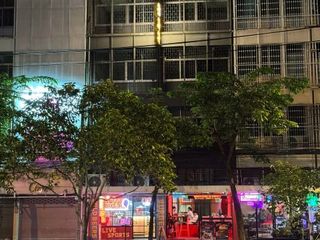 Local comercial en alquiler y en venta en Phra Khanong, Bangkok