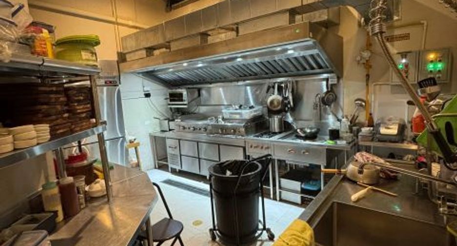Local comercial en alquiler y en venta en Phra Khanong, Bangkok