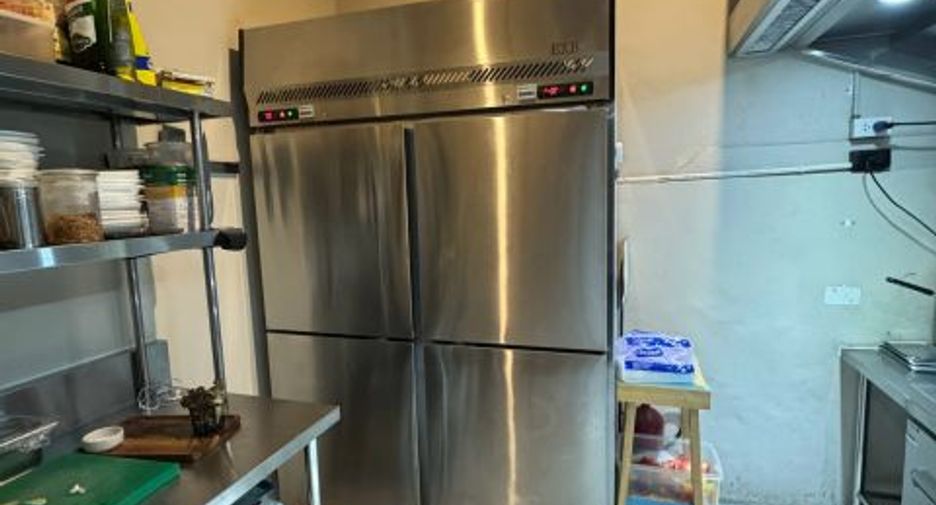 Local comercial en alquiler y en venta en Phra Khanong, Bangkok
