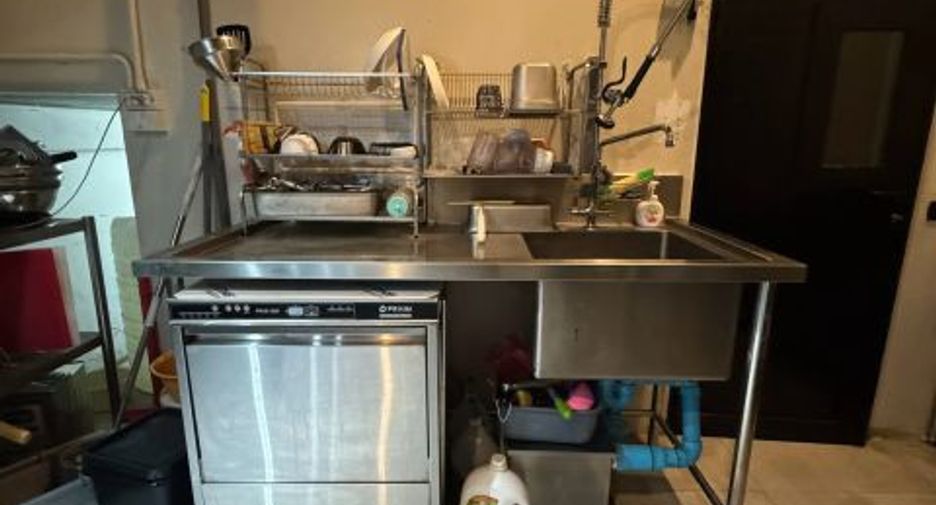 Local comercial en alquiler y en venta en Phra Khanong, Bangkok