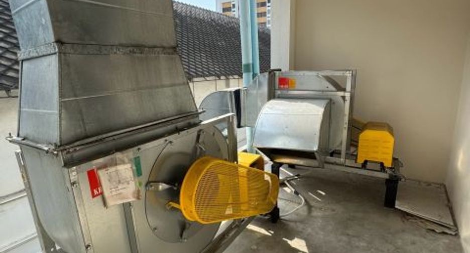 Local comercial en alquiler y en venta en Phra Khanong, Bangkok
