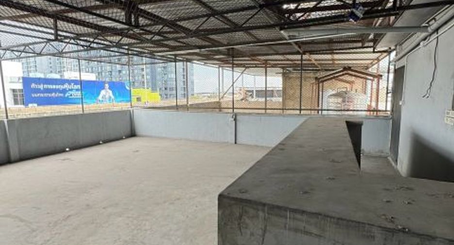 Local comercial en alquiler y en venta en Phra Khanong, Bangkok