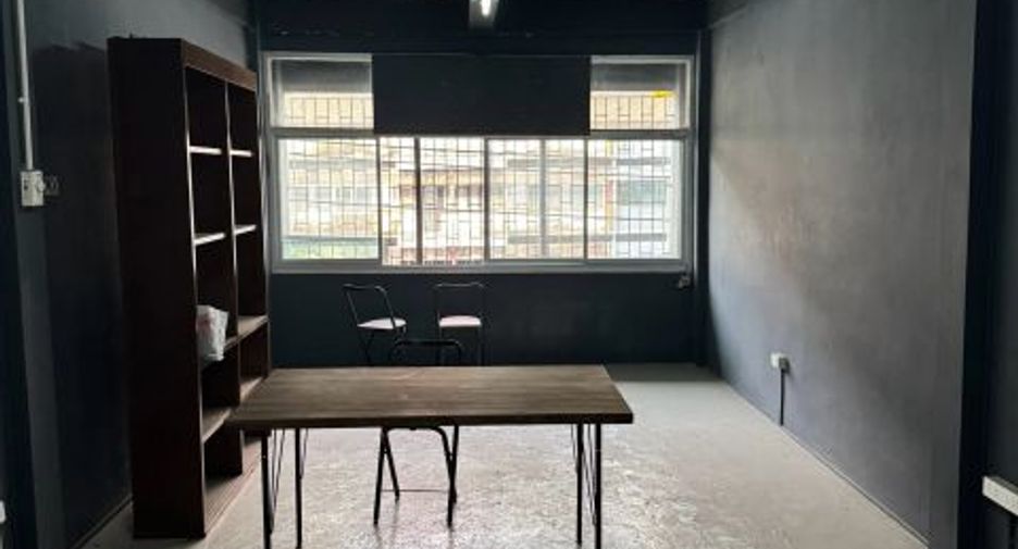 Local comercial en alquiler y en venta en Phra Khanong, Bangkok