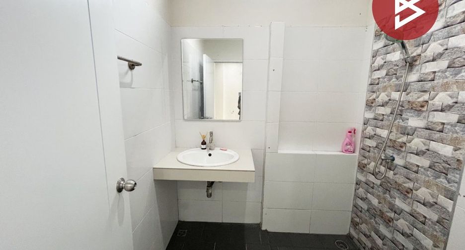 À vendre 2 chambres maison à Ban Bueng, Chonburi