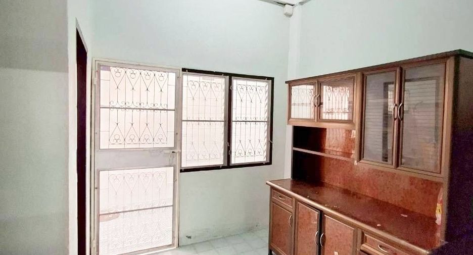 Продажа 2 спальни таунхаус в Mueang Chon Buri, Чонбури